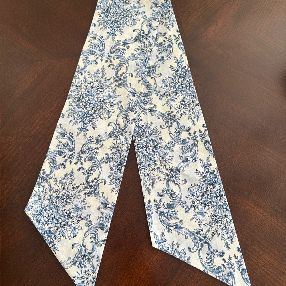 Elegant Blue and White Wreath Scarf